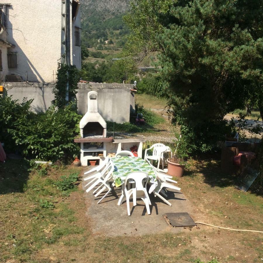 Hotel Clôt de Félines Chambre spacieuse Entrevaux Exterior foto